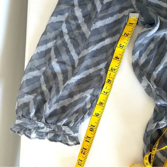 Banana Republic Gray Chevron Sheer Peplum Blouse, 3/4 sleeves, Woman's Size M - Picture 8 of 9